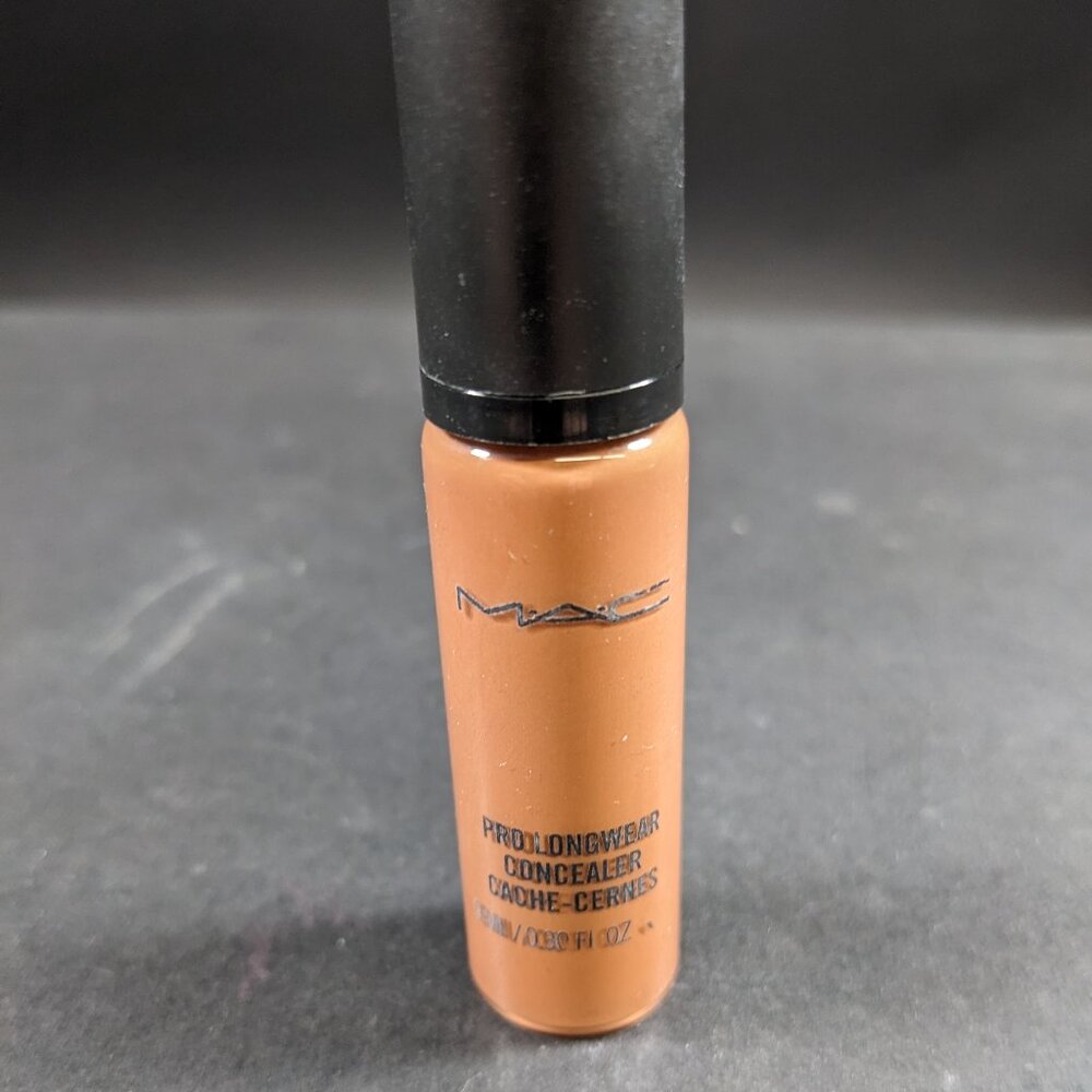 MAC Pro Longwear Concealer NW40